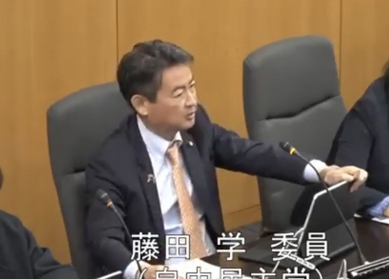 朝活の後は、市役所へ。仕事納めと市民相談、そしてデスク周りの掃除を行いました。 今議会を振り返ると、市民病院の経営改革が頭から離れない日々です。 思いがあるからこそ、9月の定例会では管理者とやりとりを