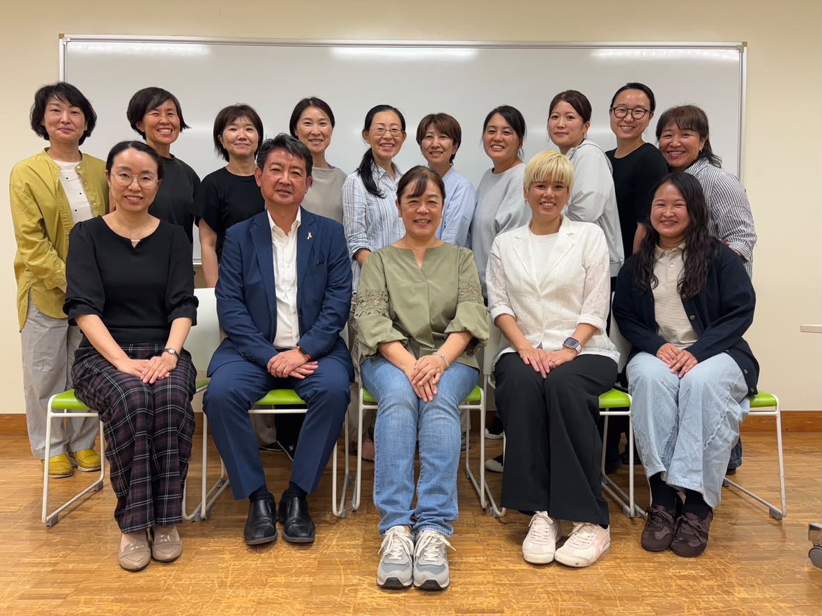 助産師会町田分会の研修会に参加しました。  テーマは「周産期の訪問看護支援」。講師の母子特化型「母と子の訪問看護ステーション はぴねす」増田三幸さんから、貴重なお話を伺いました。  まず大切なのは、支