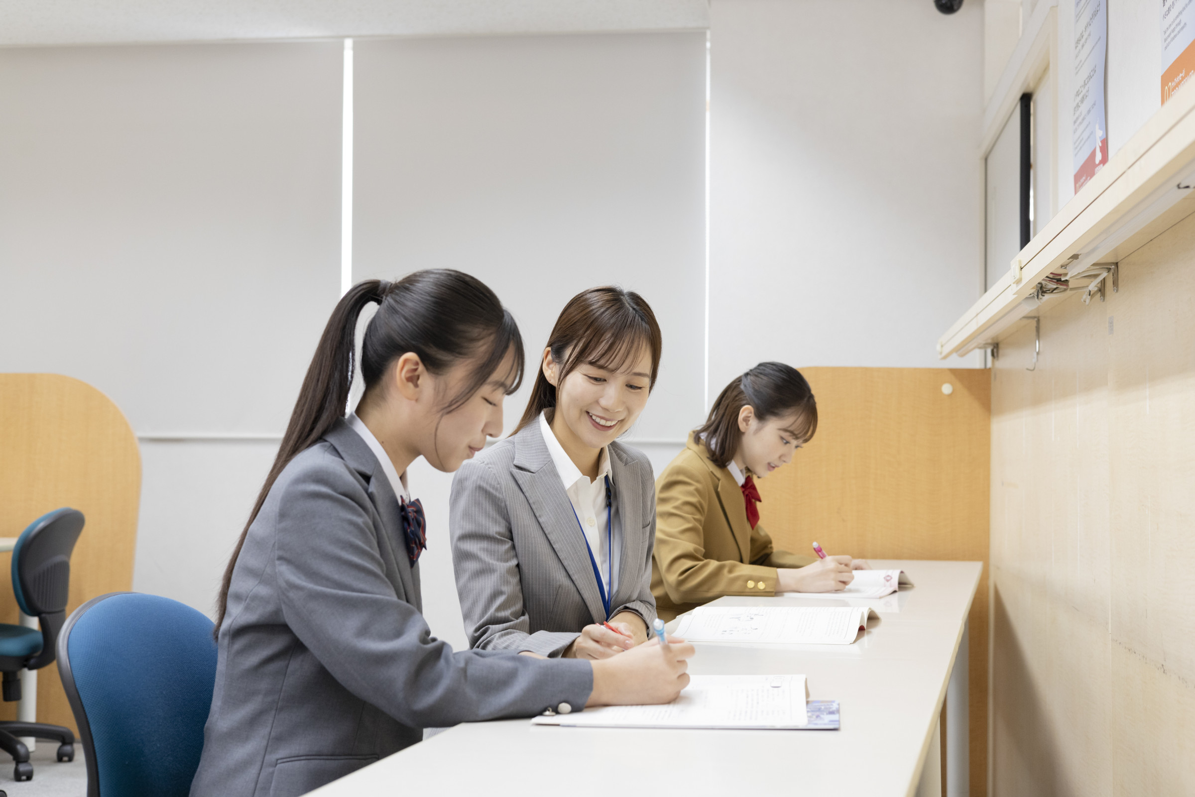先生１人：生徒２人