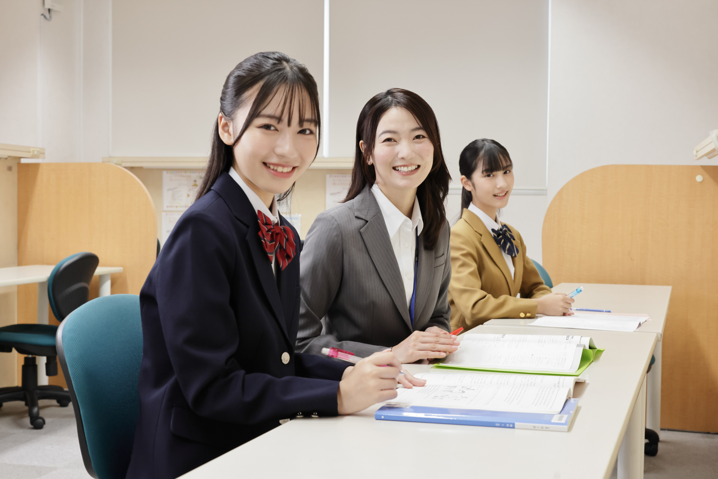 先生１人：生徒２人