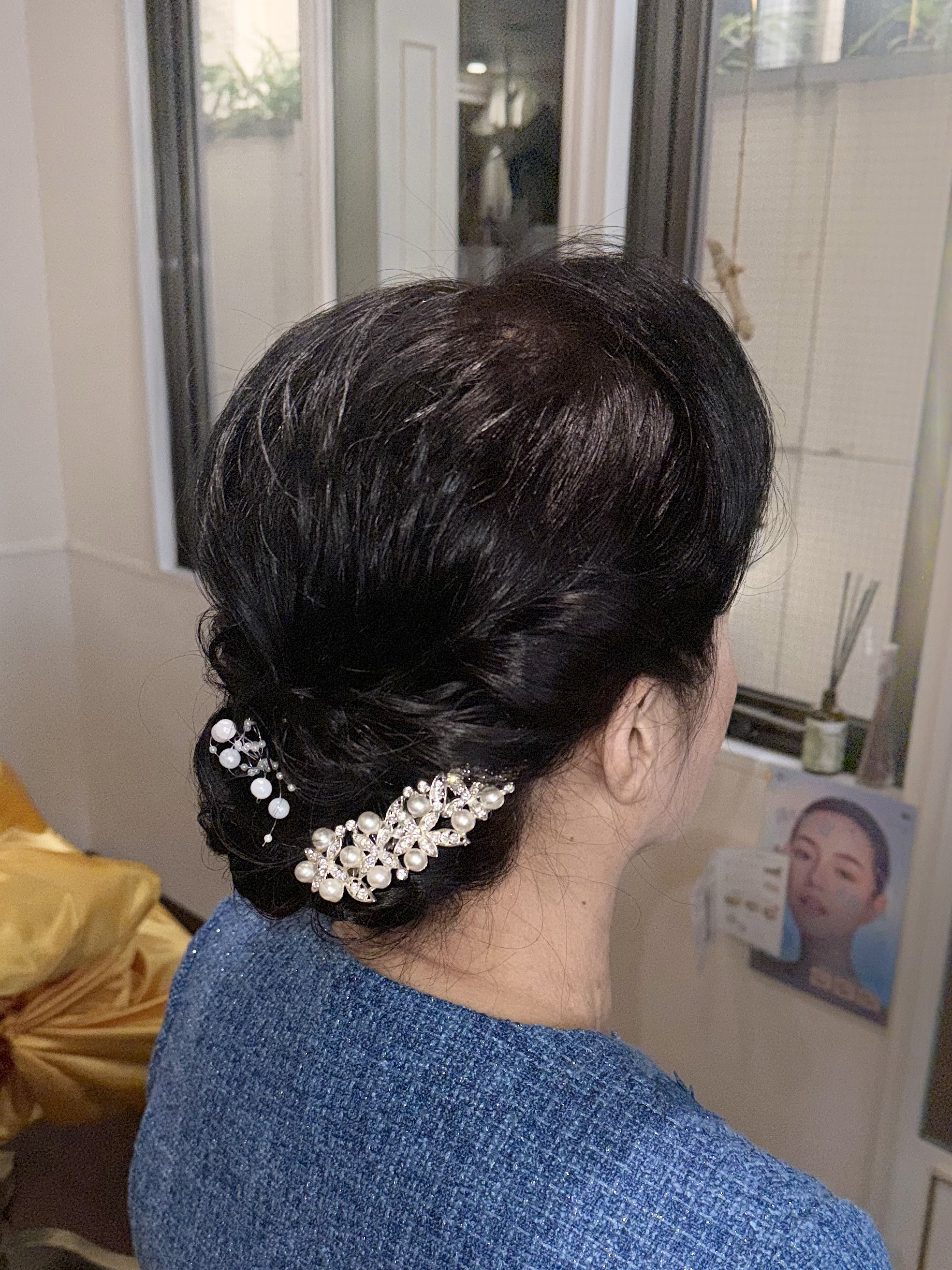 上質な美しさを引き立てる、  洗練されたシニヨンスタイル💐