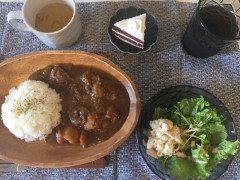 カレーセット（サラダ・デザート付き）