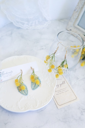 ミモザのアクセサリー