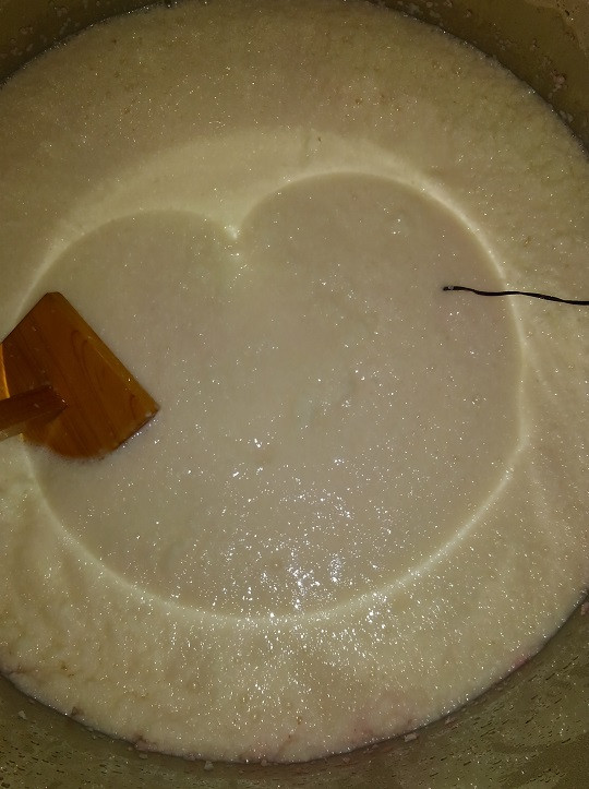 栄壽　黒の発酵している桶