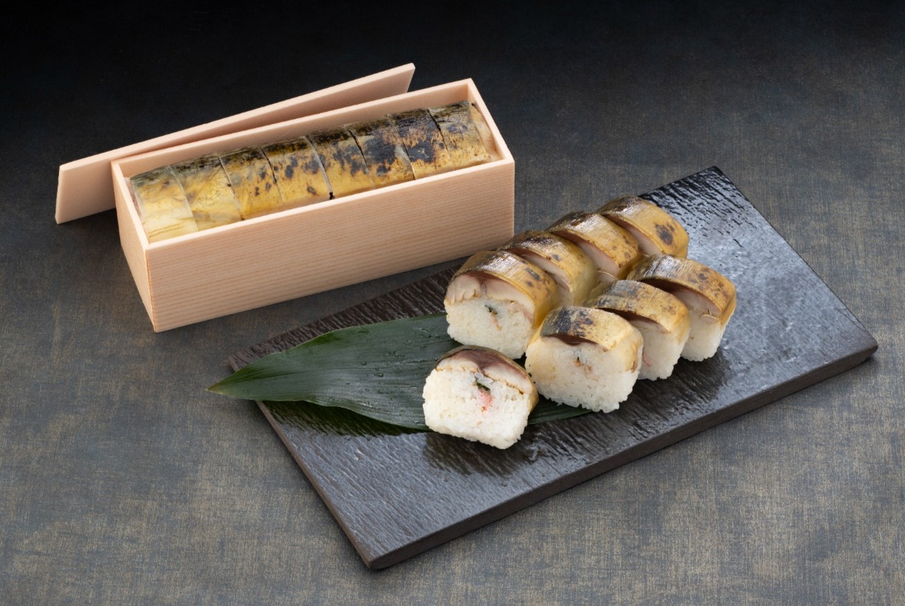 ⑤ 極 燻製炙り鯖寿司
