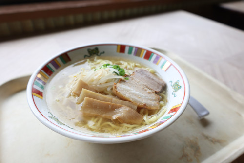 牛骨ラーメン（斜上）.JPG