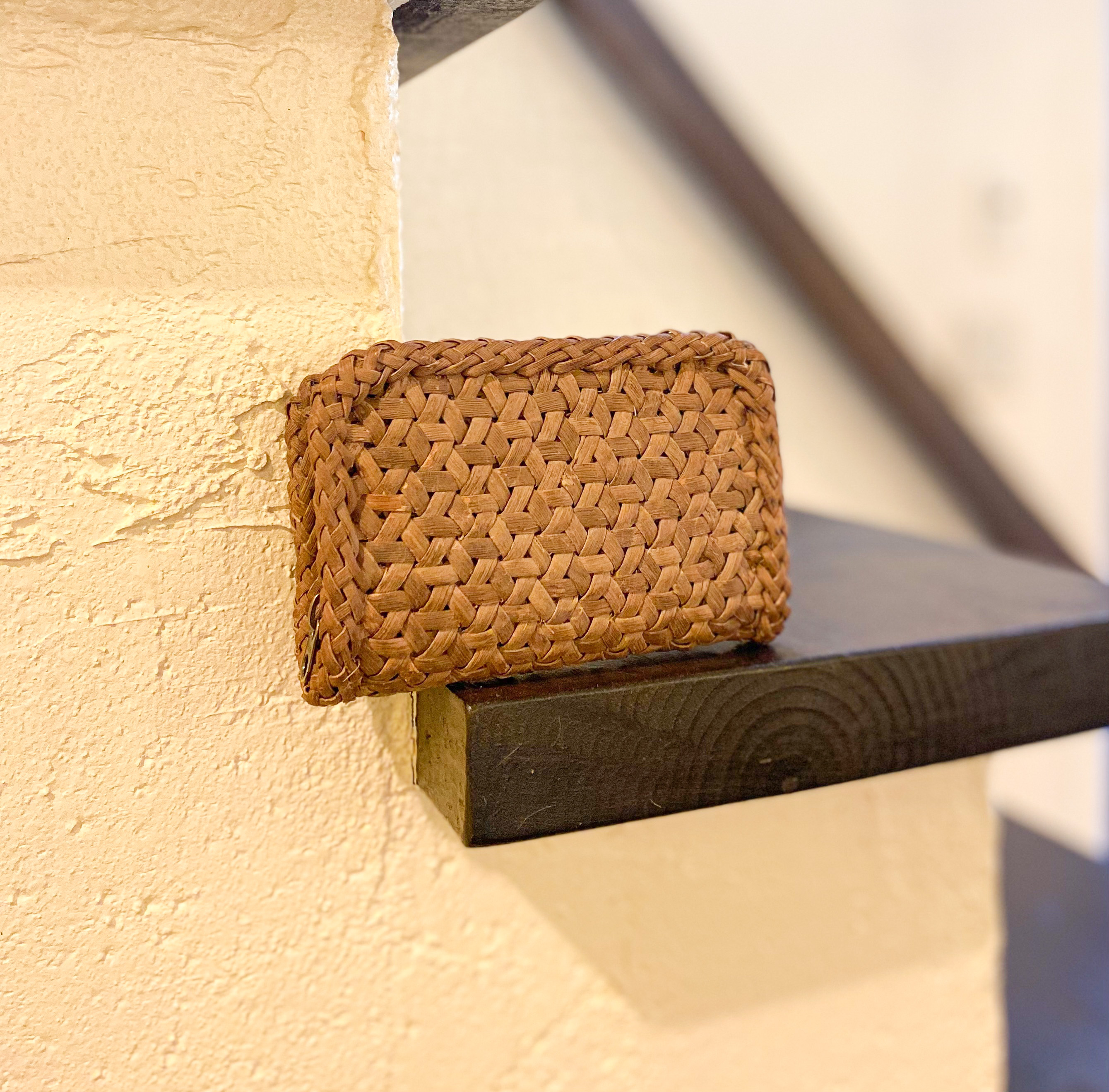 山葡萄で作る鉄線編みの小さな財布