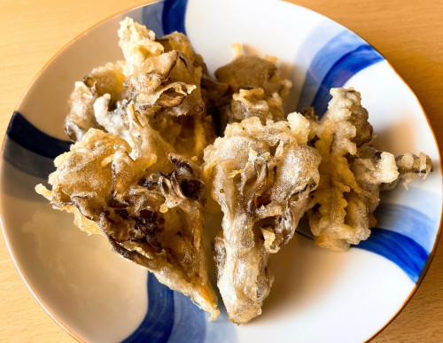 一品メニュー『九頭竜舞茸の天ぷら』