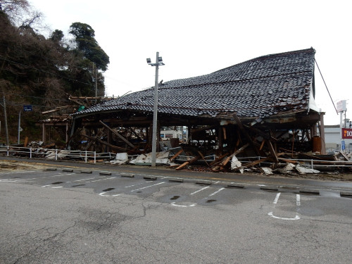 (4)小丸山小学校近くの被害.JPG