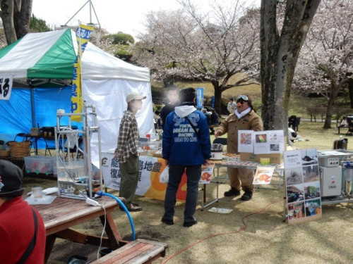 私たちのブース①.jpg