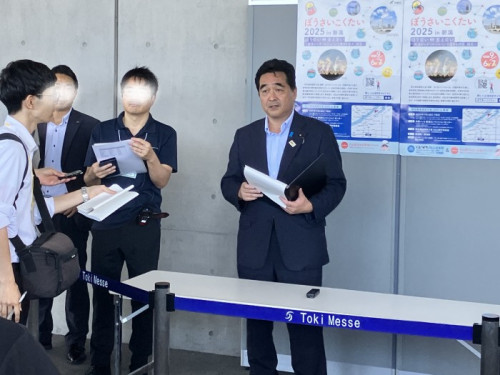 坂井大臣.jpg