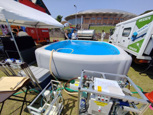 水源に見立てたプール.JPG