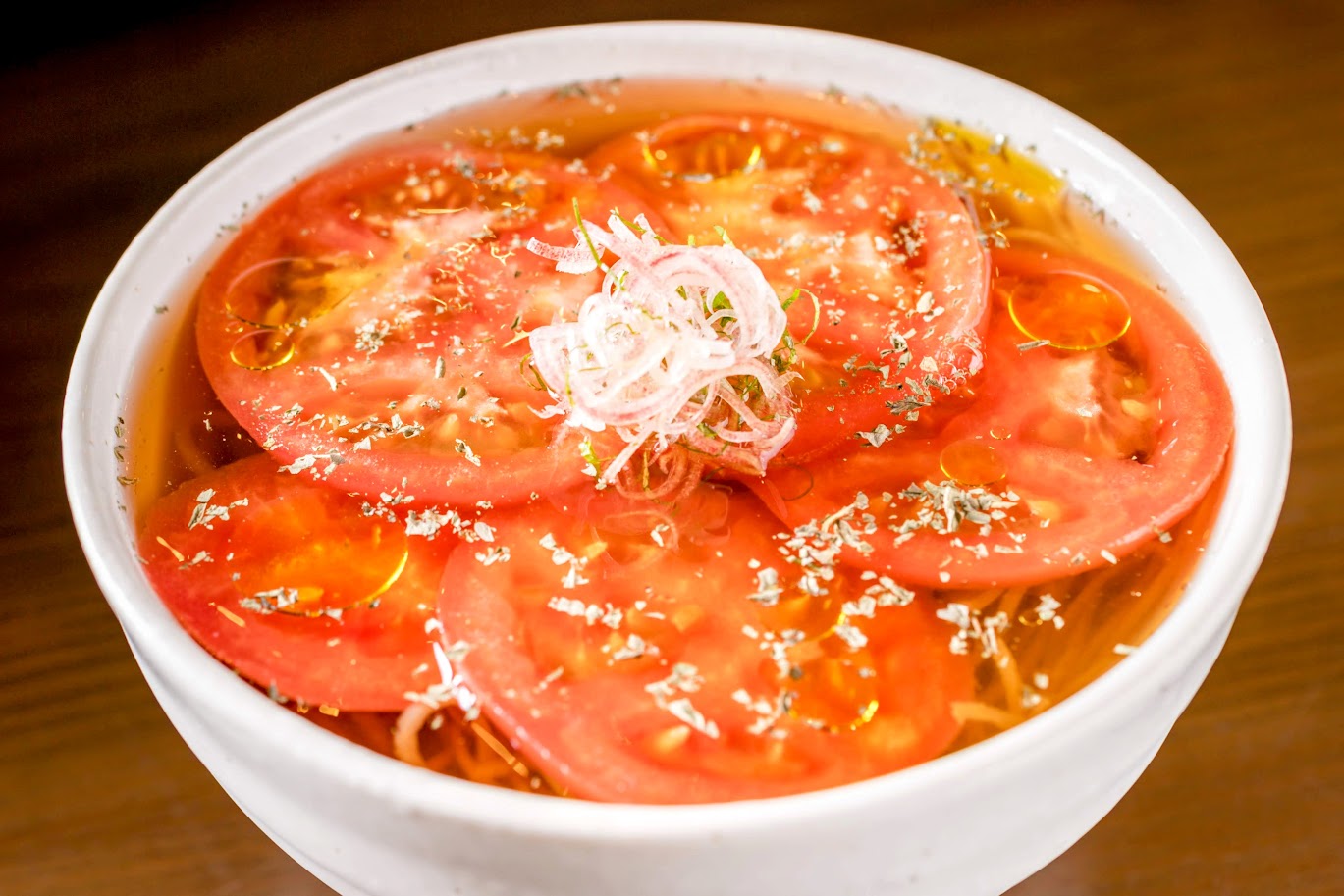 トマトの冷かけそば始まりました