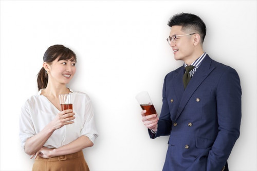 婚活パーティー男女乾杯.jpg