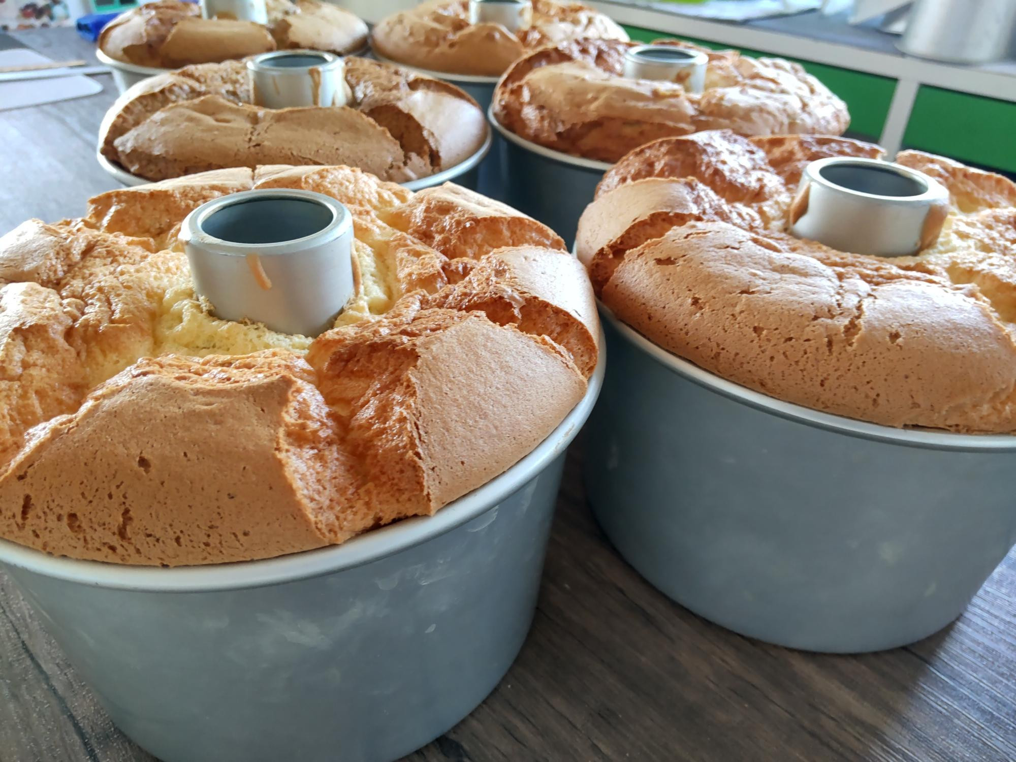 高城町にてシフォンケーキを製造しております