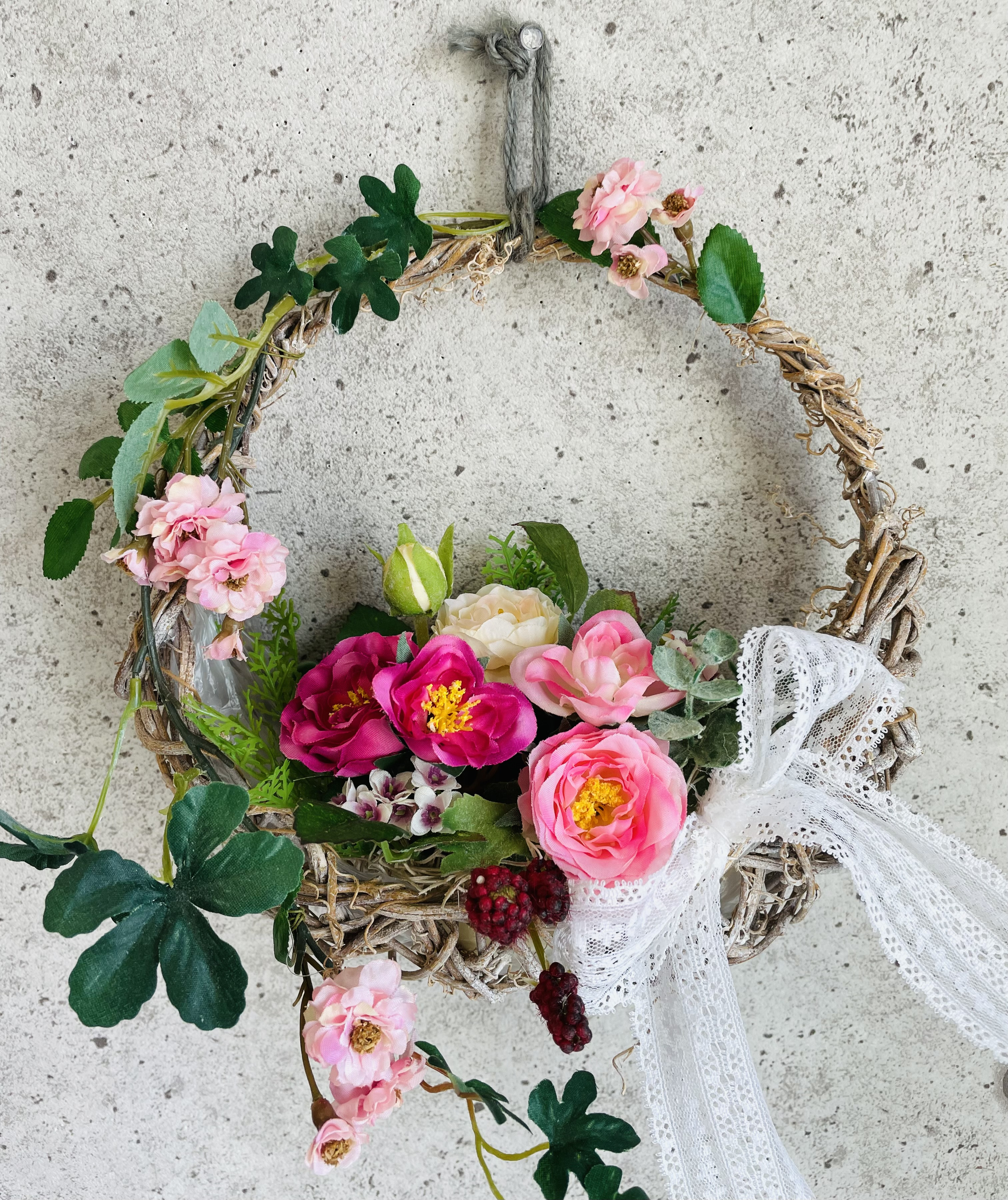 母の日フラワーレッスン”アーテイフィシャルフラワーで創るバラのバック型リース”