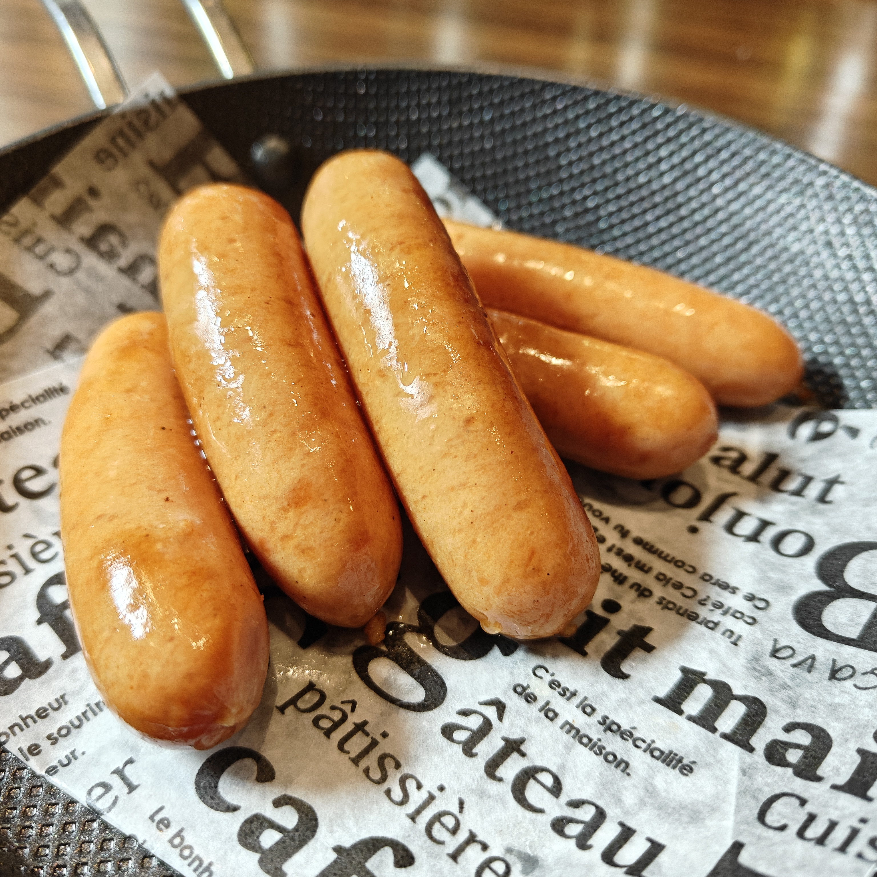 追い燻製 ソーセージ - 燻製と樽熟成酒 燻eves(いぶし)