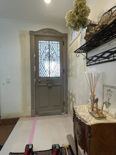 アンティークドアとエレガントモール