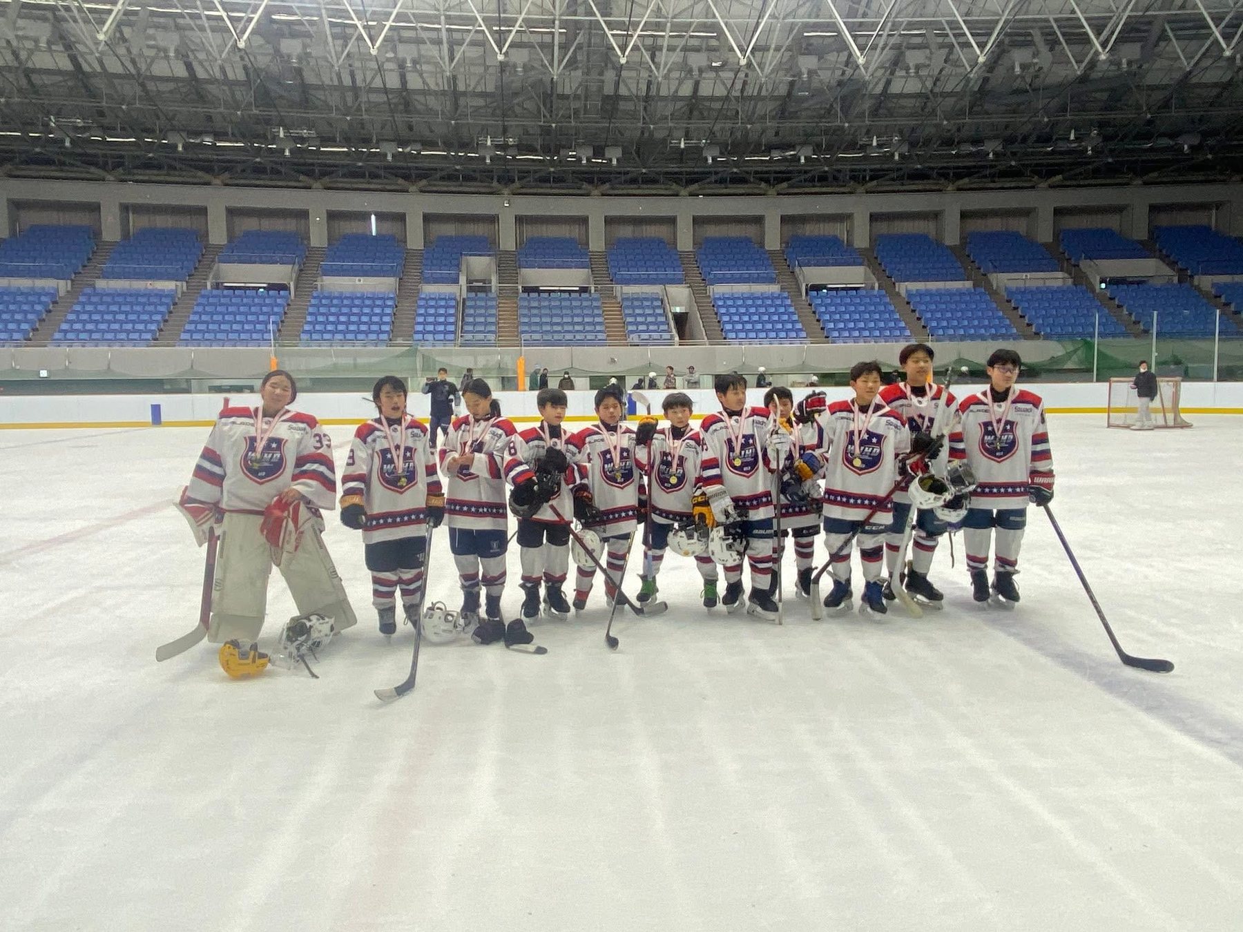 WJHDの選手たちの集合写真