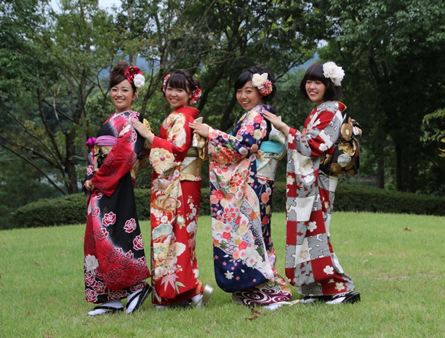 振り友。仲良し友達と成人写真撮影