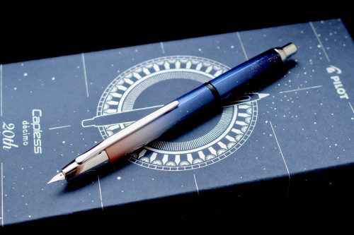 PILOT限定品「キャップレス・デシモ２０周年記念モデル」入荷。