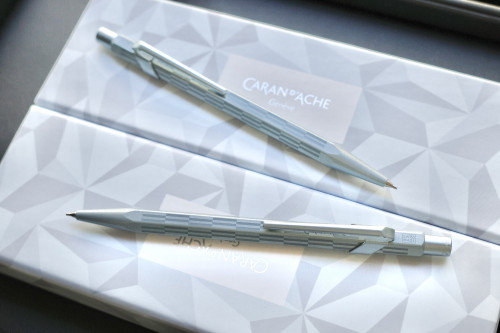 CARAND’ACHE限定品「８４９アルパインフロスト・ブルー」が入荷。