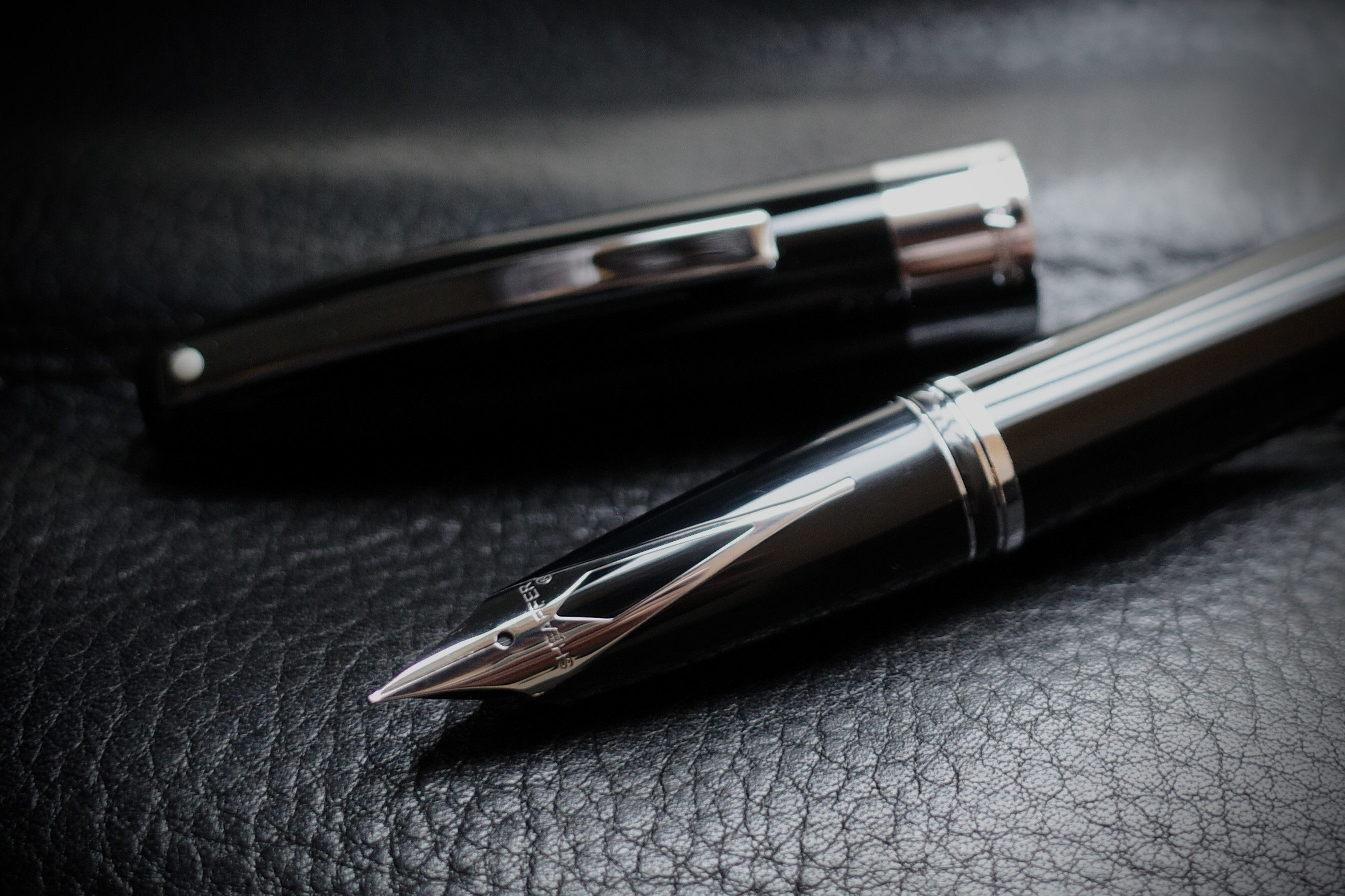 SHEAFFER「レガシー/F細字」入荷。