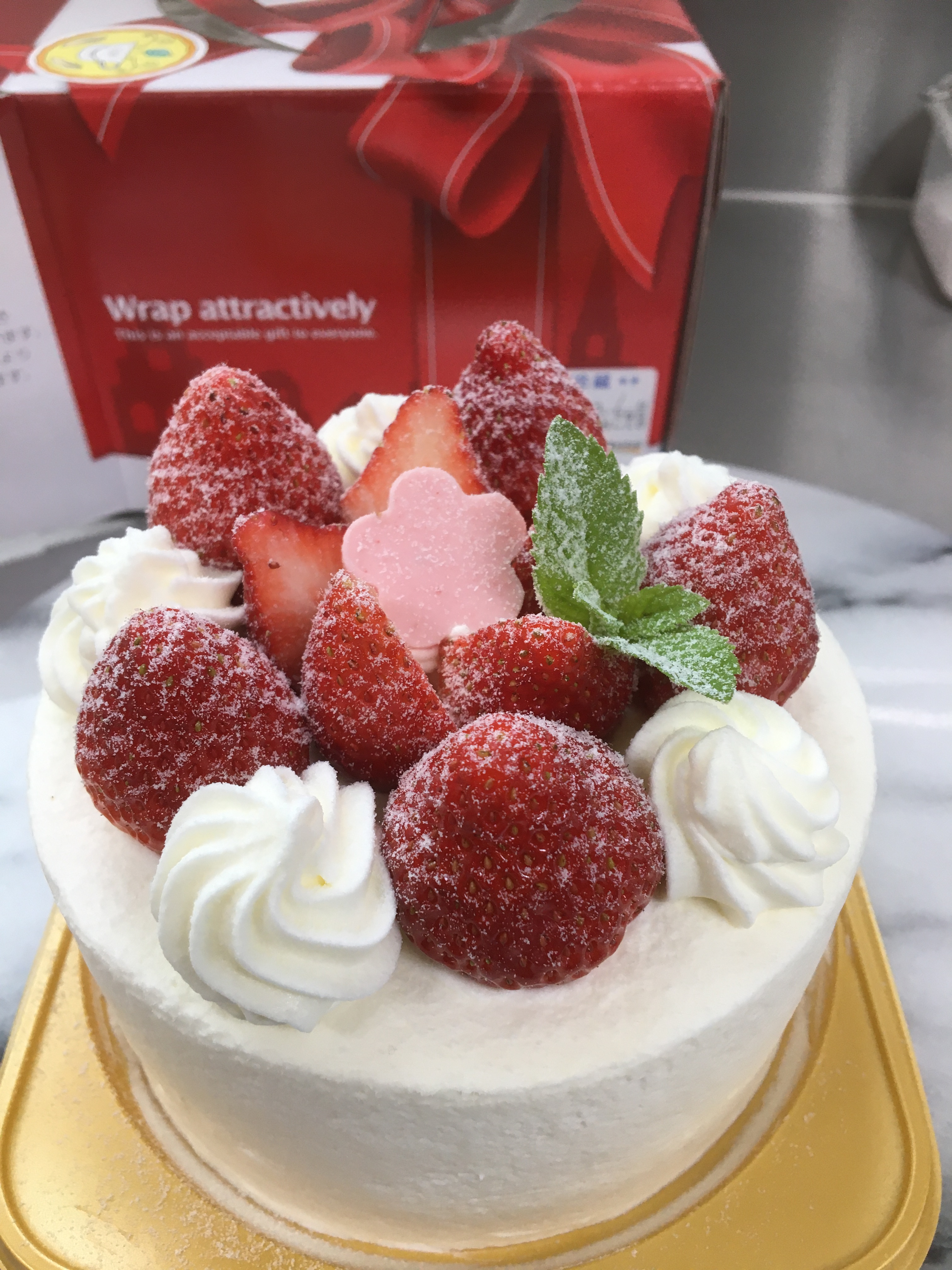 可愛い4号ホールケーキのご紹介♪ - 手作りケーキ と 紅茶のお店