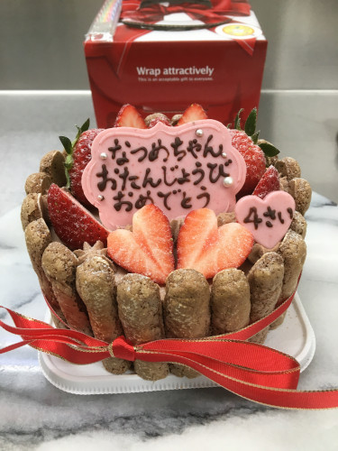 【苺の生チョコシャルロット バースデーケーキ♪】