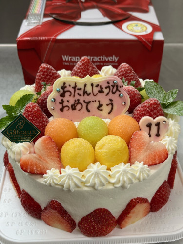 【フルーツいっぱいバースデーケーキ♪】