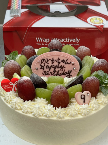【贅沢葡萄のフルーツバースデーケーキ♪】