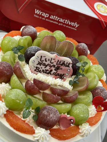 【贅沢葡萄のバースデーケーキ♪】