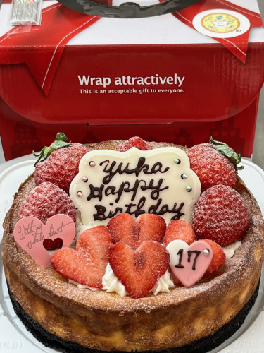 【レモンのバースデーチーズケーキ苺のせ♪】