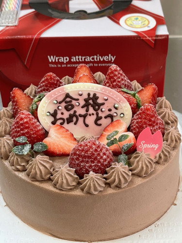 【苺の生チョコお祝いケーキ♪】