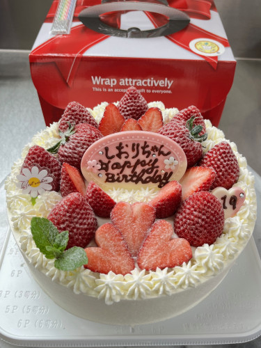 【苺のバースデーケーキ♪】