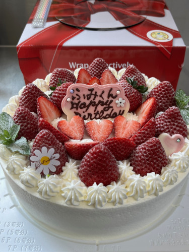 【苺のバースデーケーキ♪】