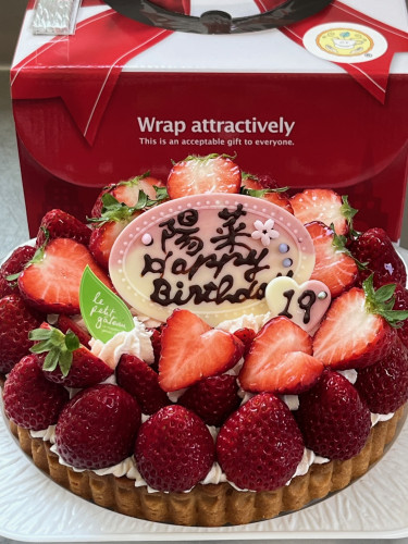 【苺タルトのホールケーキ♪】