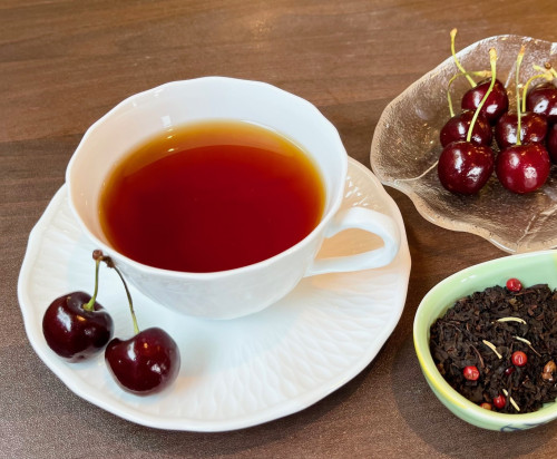  【季節限定茶は…さくらんぼ！】