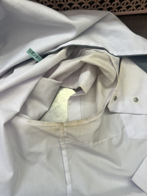 セーラー服（日焼け止めや制汗剤、発汗によってお家洗いでは対応できなかったようです）