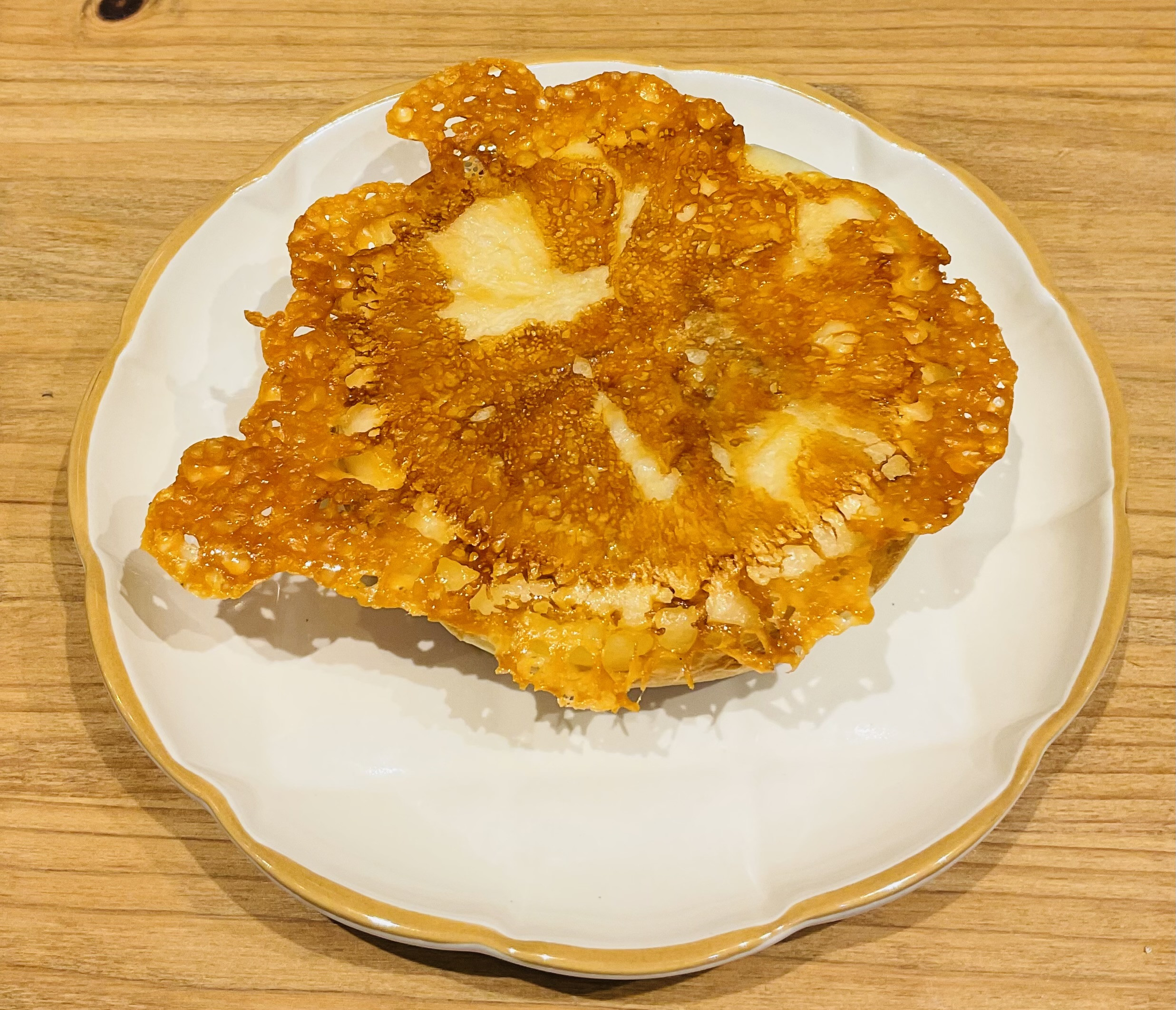 羽根つきチーズ豚パン - 倉吉と湯梨浜のパン屋 パン工房 papan（パパン）