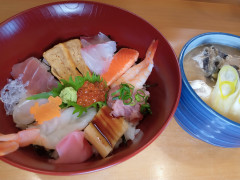 割烹淳の海鮮丼(アラ汁付き)