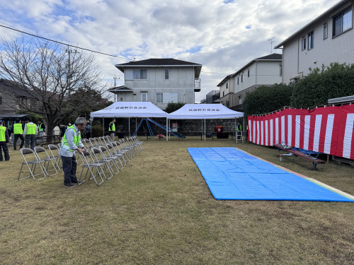 椅子も並べて