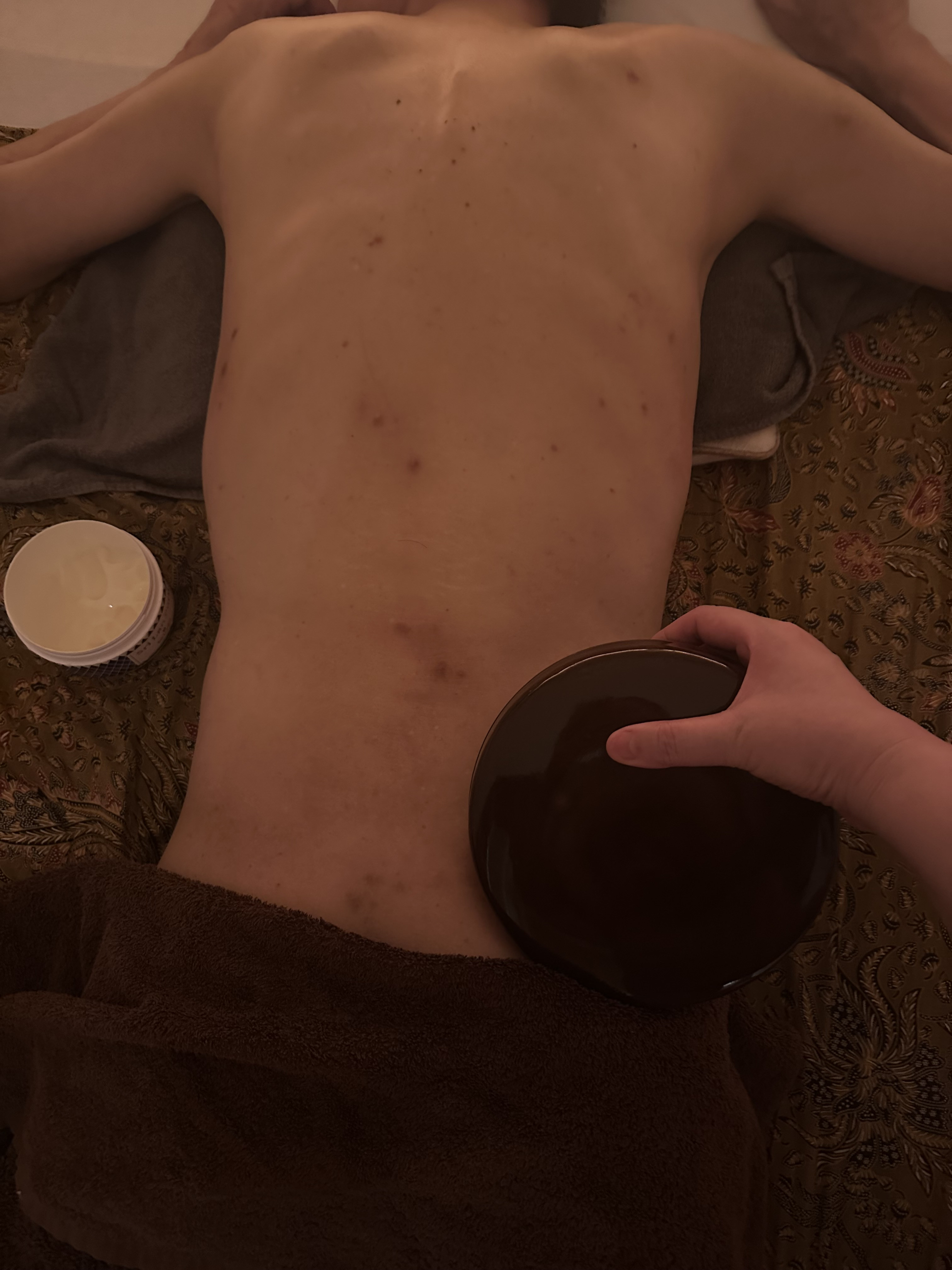 ハーブスチーム浴にお背中のホットストーン付きにて★