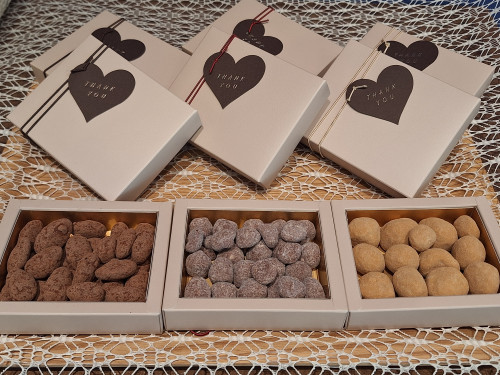 チョコレート商品が並びはじめました