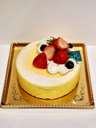 デコレーションケーキに3種類のケーキが仲間入りしました