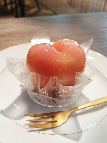まるごと桃のタルト始まりました！