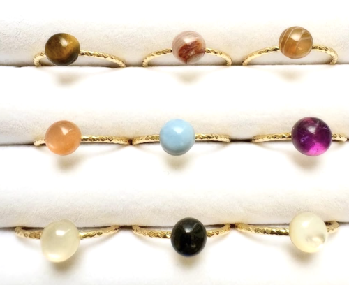 天然石アクセサリー取り扱い中