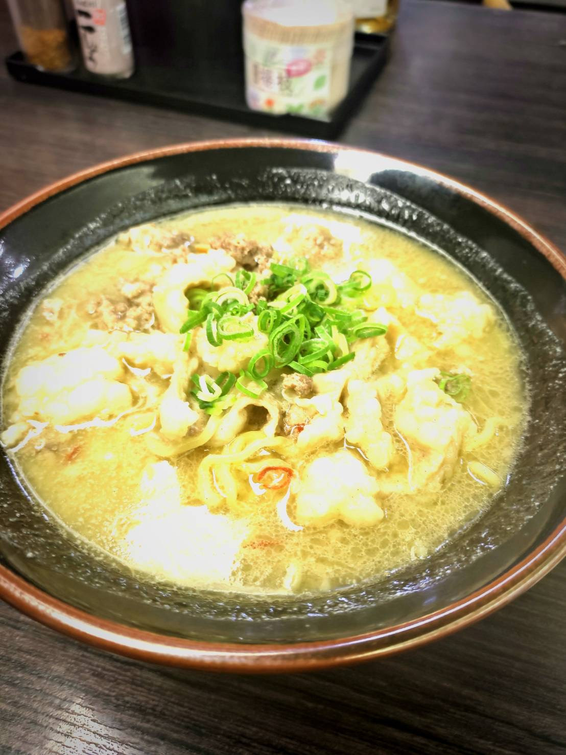 ホルモン白湯ラーメン