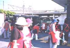 駅周辺の清掃活動.jpg