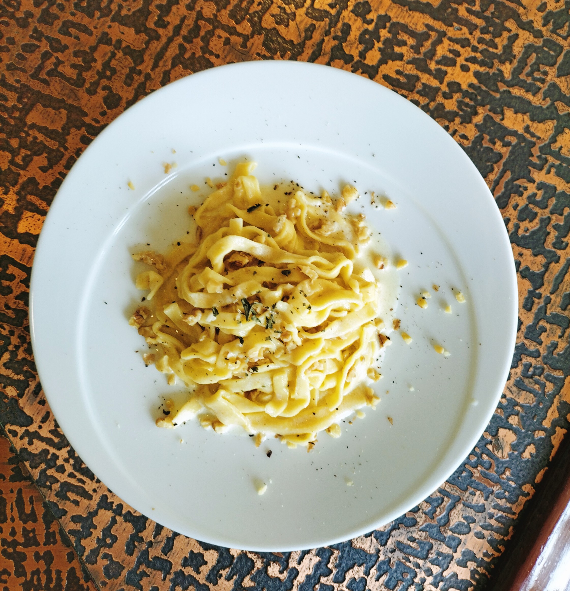 クルミのクリームパスタ